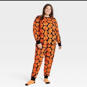 NWT Woman’s Size Medium Halloween Pumpkin Pajamas
